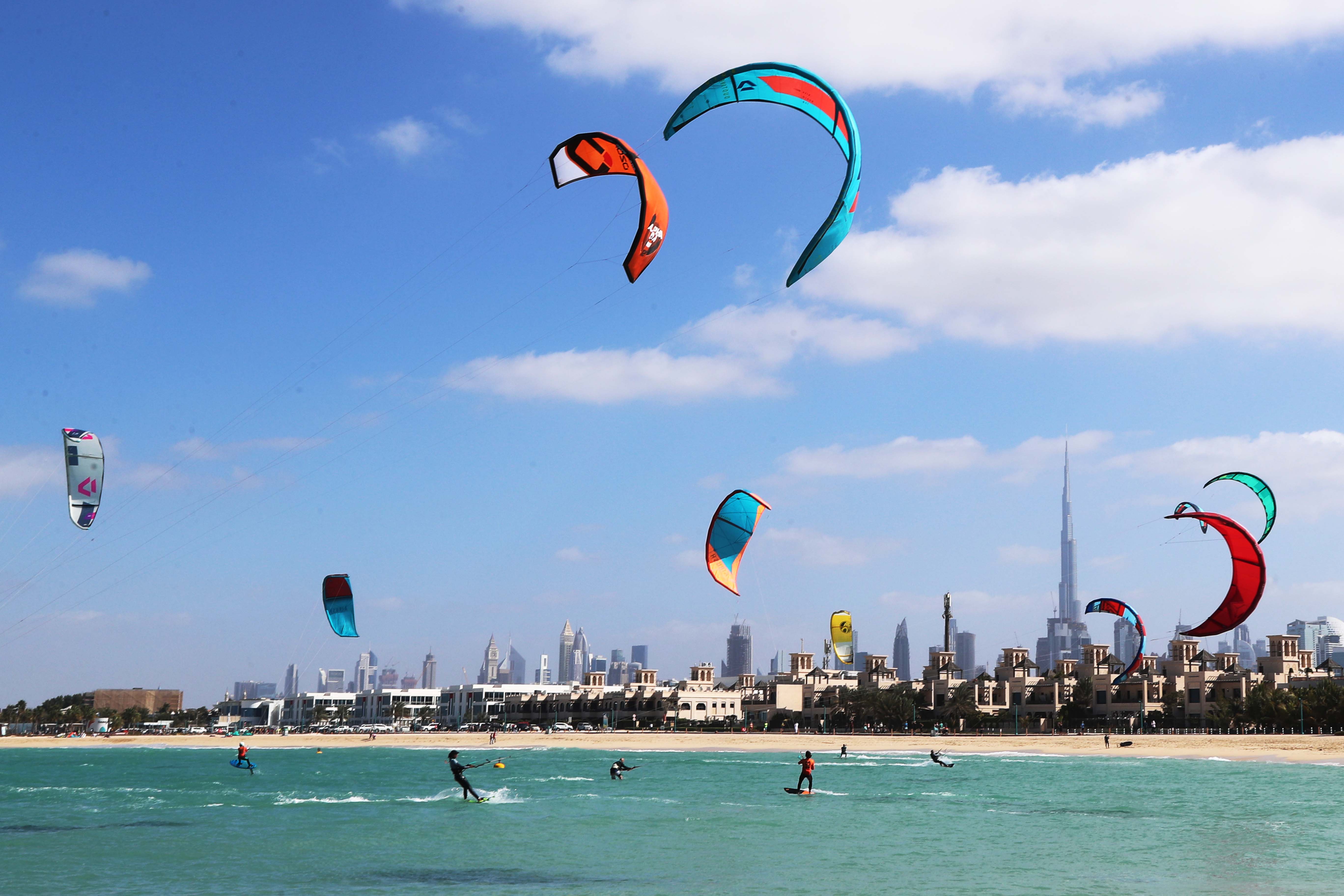 Kitesurf in Jumeirah Beach on Saturday & Sunday
